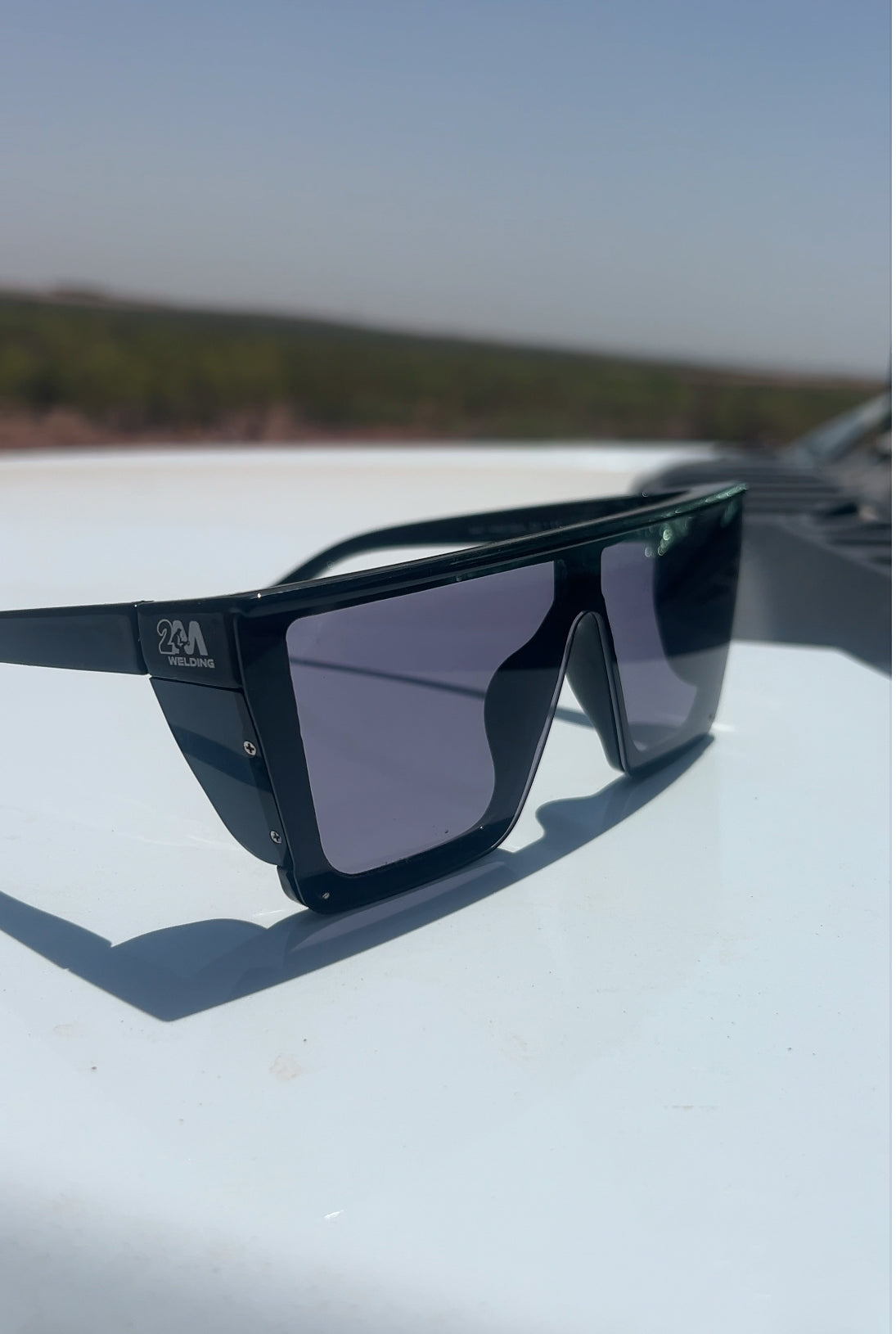 2M SHADES